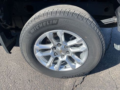 Used 2023 Chevrolet Silverado 1500 LT AWD/4WD image 4