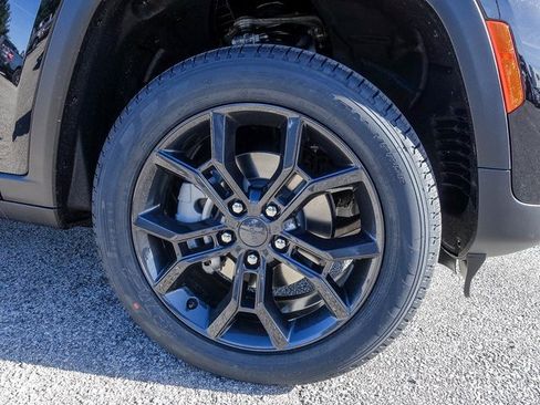 New 2025 Jeep Grand Cherokee Limited image 13