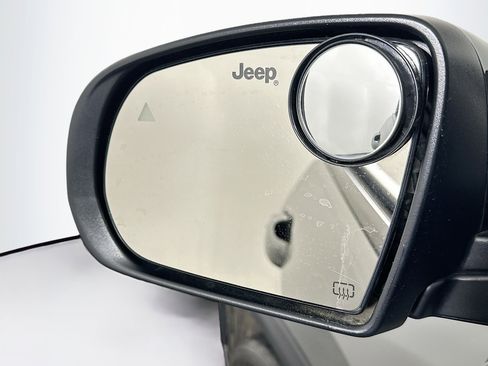 Used 2024 Jeep Compass Latitude image 16