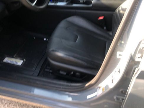 Used 2022 Hyundai Elantra Limited FWD image 5