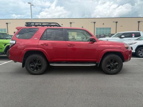 Used 2019 Toyota 4Runner SR5 AWD/4WD image 8