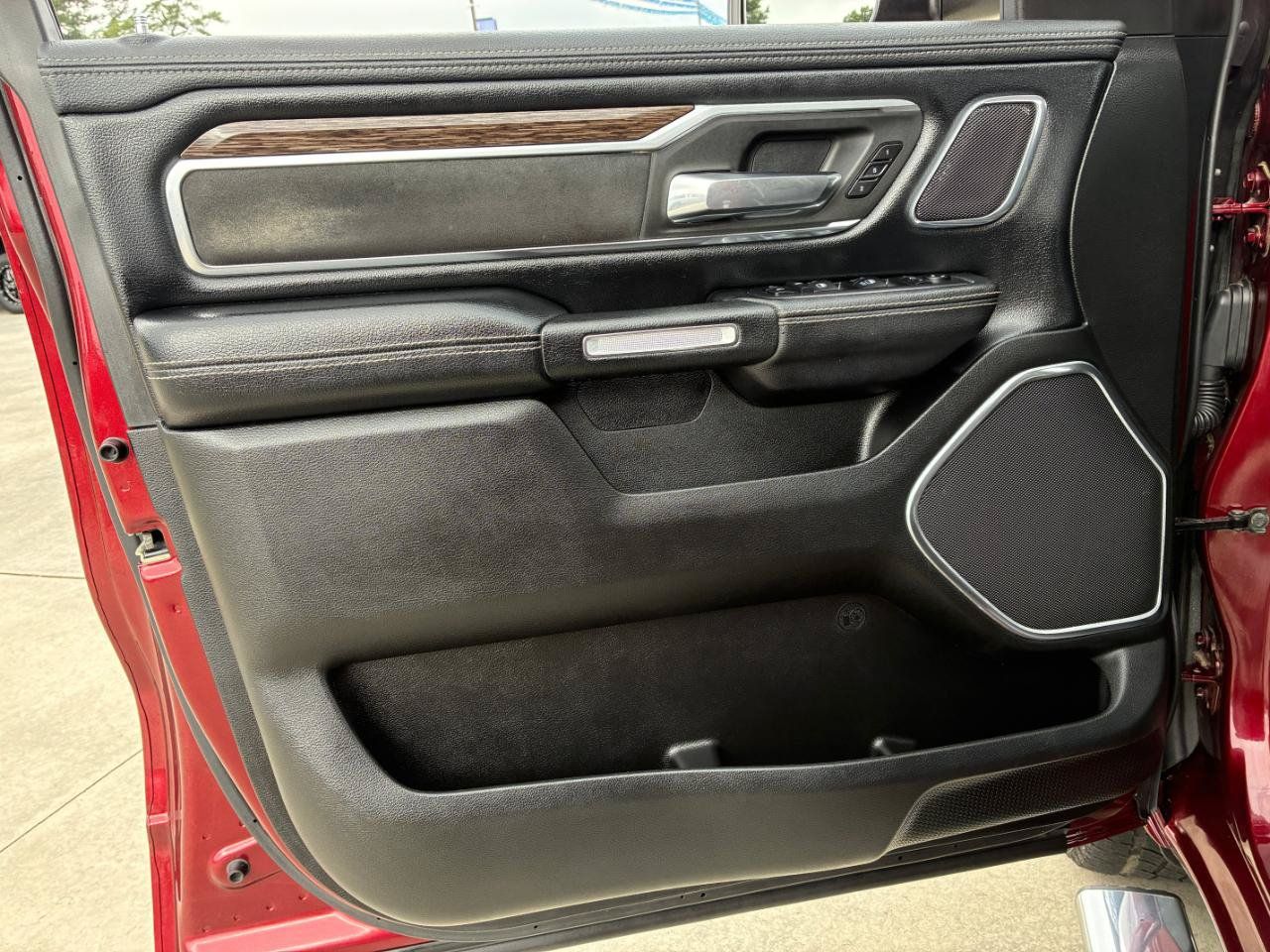 Used 2019 RAM 1500 Laramie AWD/4WD image 8