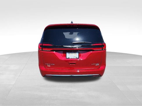 New 2026 Chrysler Pacifica Limited AWD/4WD image 30