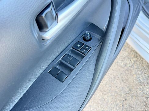 Used 2021 Toyota Corolla LE image 17