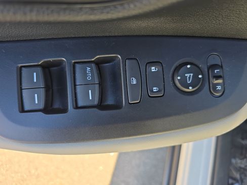 Certified 2024 Honda HR-V LX image 28