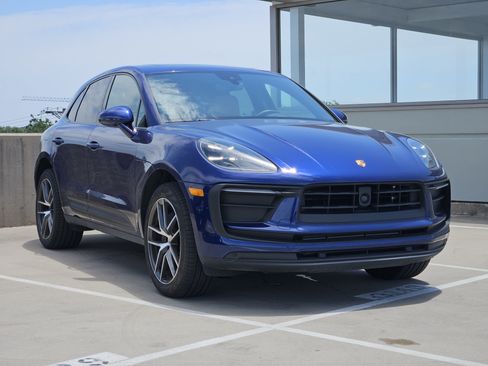 Certified 2026 Porsche Macan AWD/4WD image 10