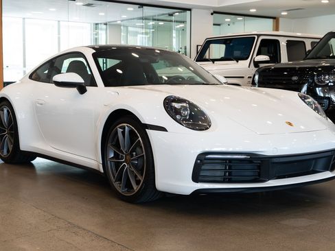 Used 2020 Porsche 911 Carrera RWD image 3