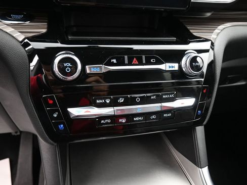 Used 2023 Ford Explorer Limited image 14