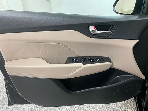 Used 2022 Hyundai Accent SE image 9