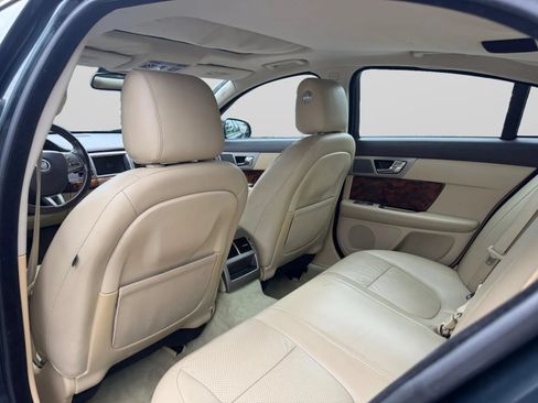 Used 2010 Jaguar XF Premium RWD image 24