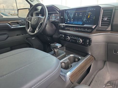 Used 2023 Chevrolet Silverado 1500 LT Trail Boss w/ LT Trail Boss Premium Package AWD/4WD image 16
