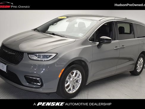 Used 2025 Chrysler Pacifica Select FWD image 1