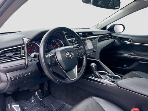 Used 2020 Toyota Camry XSE image 9