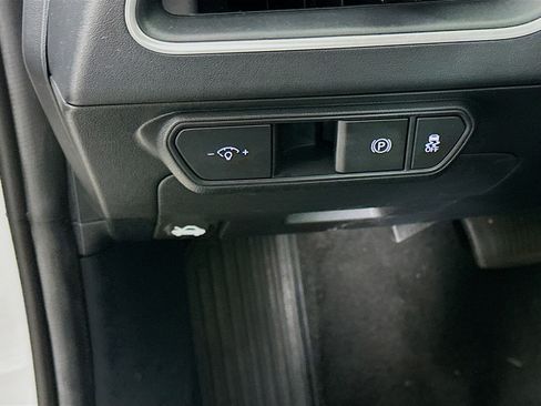 Used 2025 Kia K4 LXS image 17