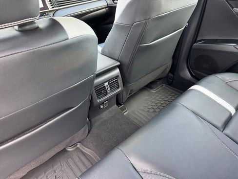 Used 2025 Toyota Camry SE w/ Convenience Package FWD image 16
