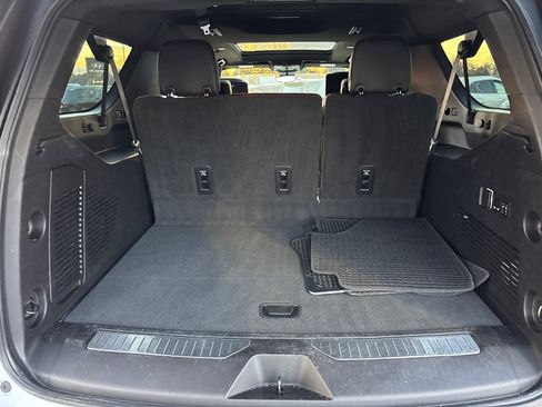 Used 2023 GMC Yukon XL Denali Ultimate image 9