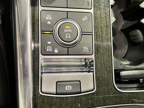 Used 2020 Land Rover Range Rover Sport HSE Dynamic image 32