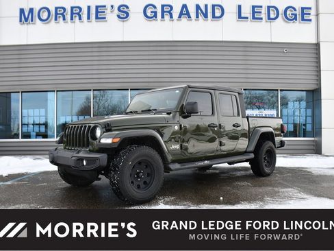 Used 2022 Jeep Gladiator Overland w/ Cold Weather Group image 1