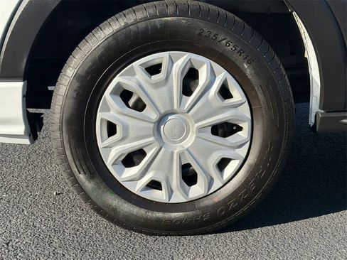 Used 2023 Ford Transit 350 XLT image 9