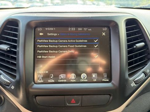 Used 2017 Jeep Cherokee Latitude w/ Comfort/Convenience Group AWD/4WD image 29