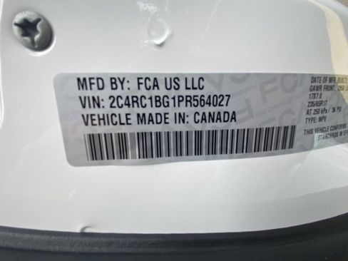 Used 2023 Chrysler Pacifica Touring-L image 27