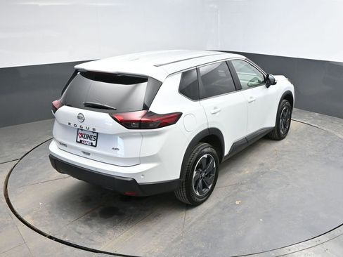 Used 2025 Nissan Rogue SV image 28