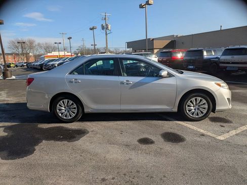 Used 2012 Toyota Camry LE image 4