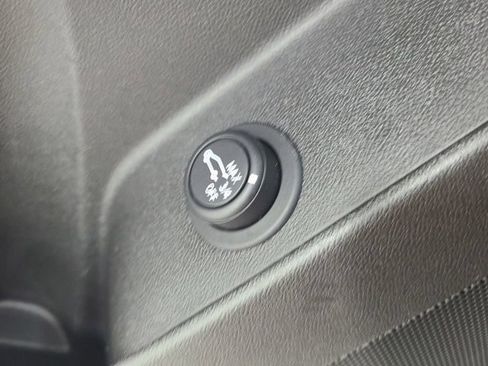 Used 2022 Chevrolet Equinox LT FWD image 33