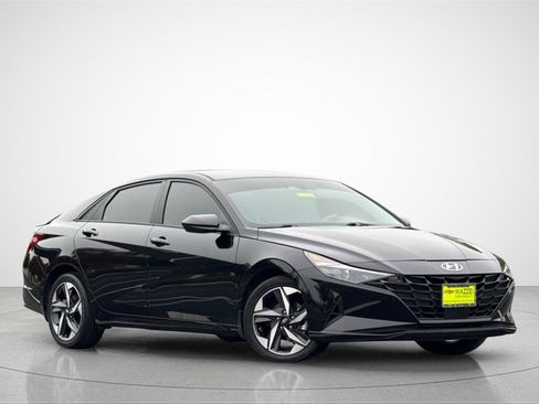 Used 2023 Hyundai Elantra SEL w/ Convenience Package image 2