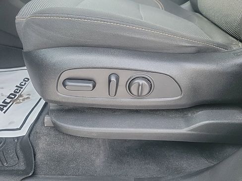 Used 2018 Chevrolet Traverse LT image 22