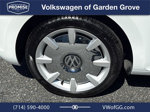 Used 2018 Volkswagen Beetle 2.0T SE w/ SE Premium Package FWD image 10