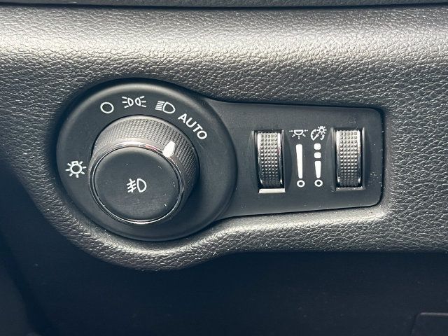 Used 2025 Chrysler Pacifica Limited FWD image 22