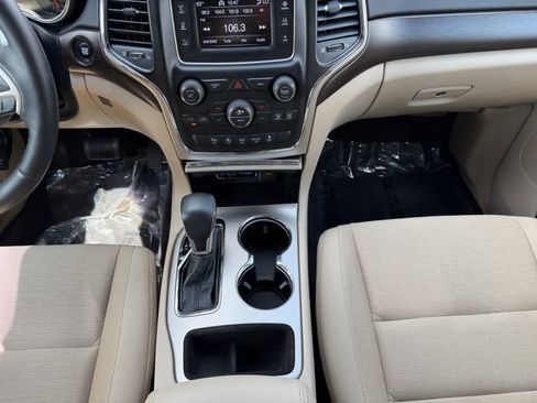 Used 2017 Jeep Grand Cherokee Laredo w/ Quick Order Package 23E AWD/4WD image 16
