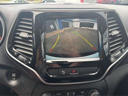 Used 2019 Jeep Cherokee Limited AWD/4WD image 23