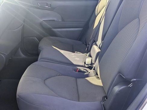 Used 2023 Toyota Highlander LE image 17