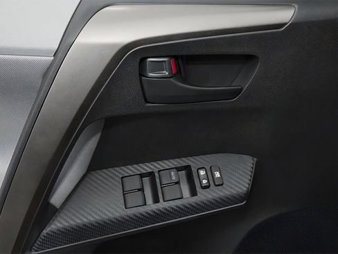 Used 2014 Toyota RAV4 LE FWD image 18