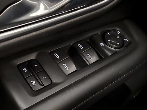 Used 2021 Chevrolet Suburban LT RWD image 26