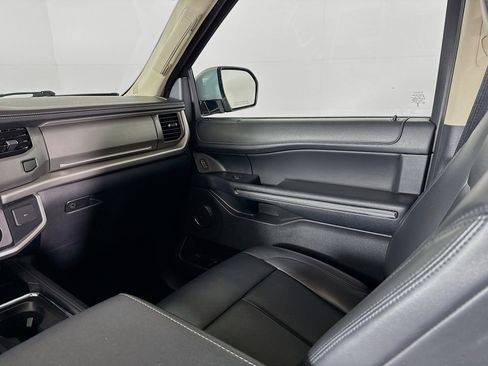Used 2023 Ford Expedition XLT image 28