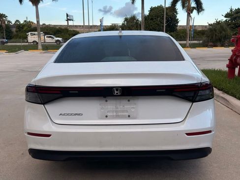 Used 2023 Honda Accord EX image 10