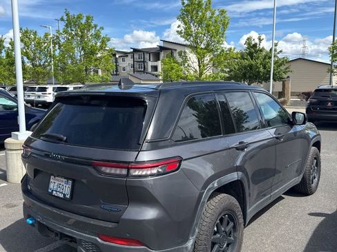 Used 2025 Jeep Grand Cherokee Trailhawk w/ Advanced Protech Group II AWD/4WD image 4