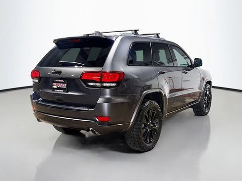 Used 2018 Jeep Grand Cherokee Altitude AWD/4WD image 6
