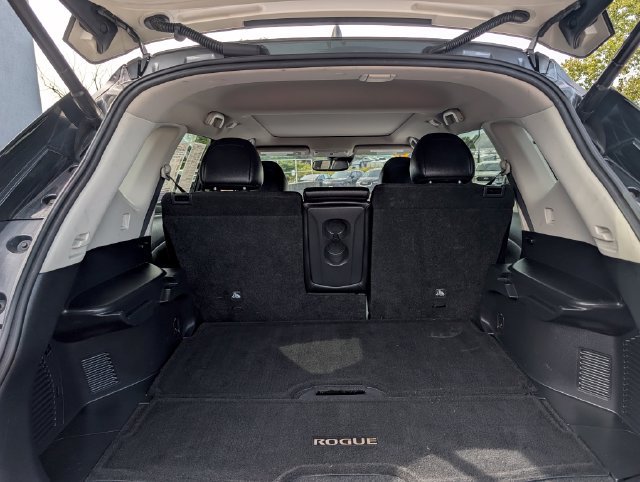 Used 2019 Nissan Rogue SL w/ Premium Package AWD/4WD image 11