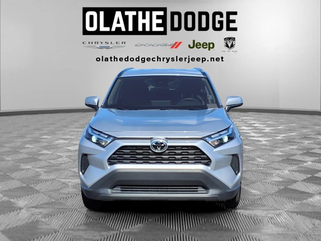 Used 2025 Toyota RAV4 XLE FWD image 29