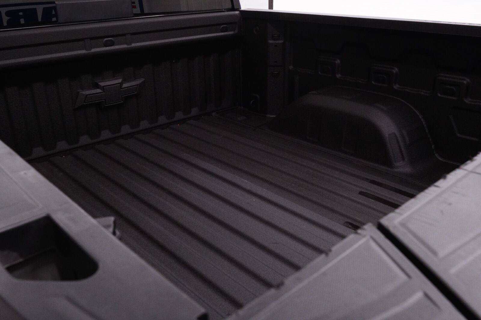 Used 2025 Chevrolet Silverado 1500 High Country w/ High Country Premium Package AWD/4WD image 32