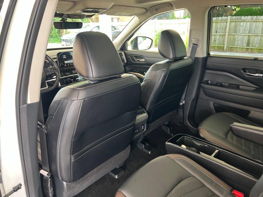 Certified 2024 Nissan Pathfinder Platinum AWD/4WD image 10