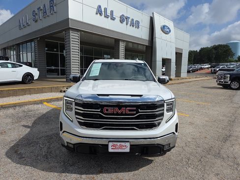 Used 2024 GMC Sierra 1500 SLT AWD/4WD image 2