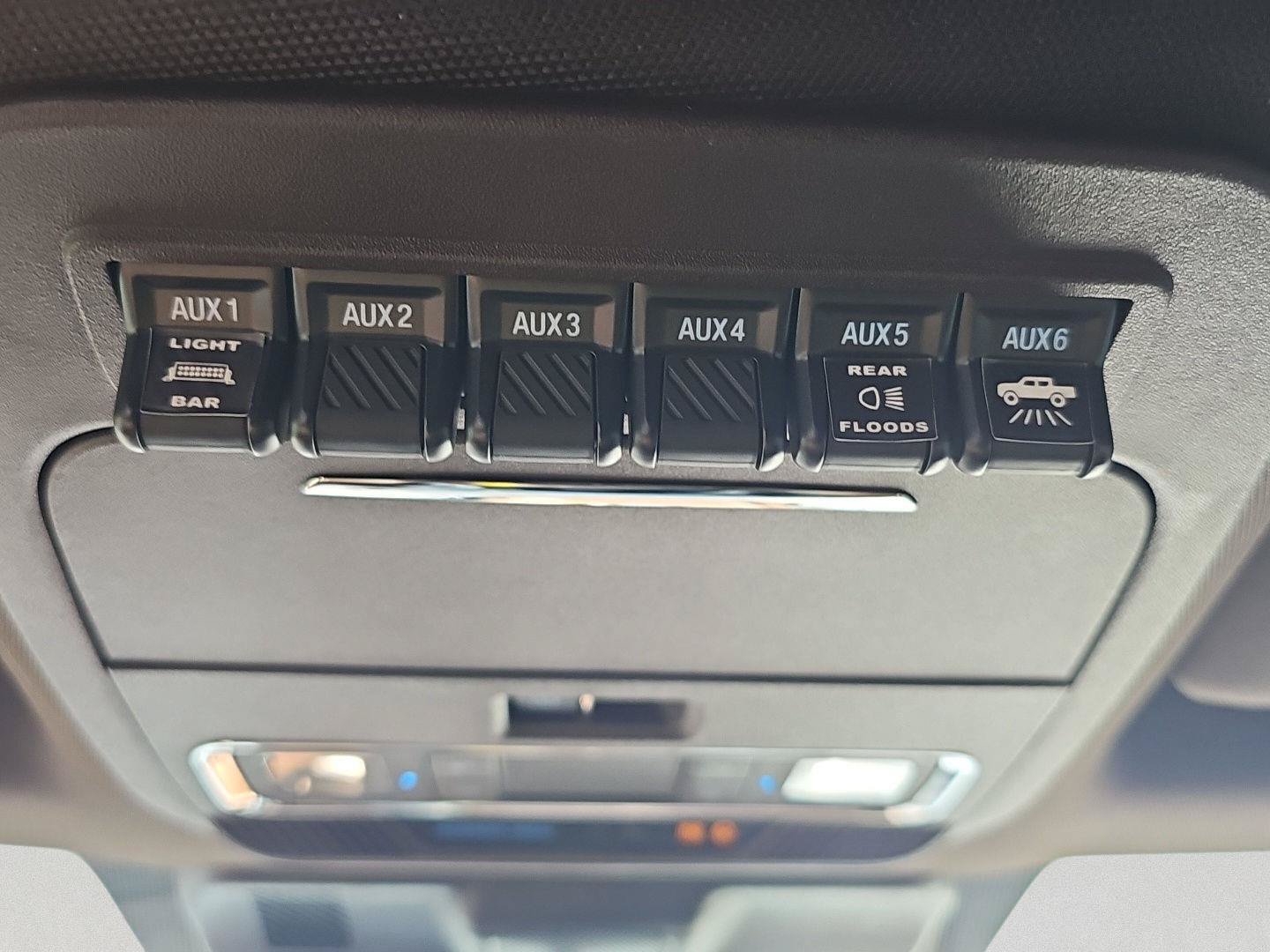 Used 2025 Ford F350 4x4 Crew Cab DRW Super Duty image 24