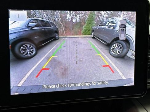 Used 2023 Ford Explorer XLT image 23