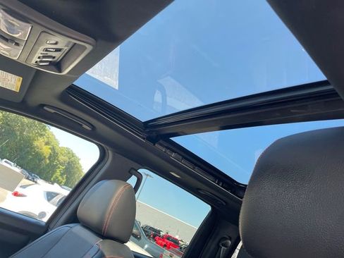 Used 2021 Nissan Titan PRO-4X w/ Pro-4x Convenience Package image 39