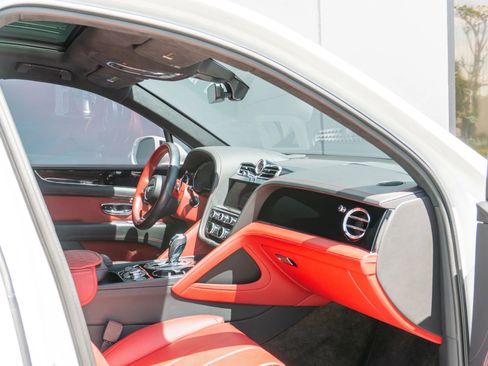 Used 2023 Bentley Bentayga AWD/4WD image 55